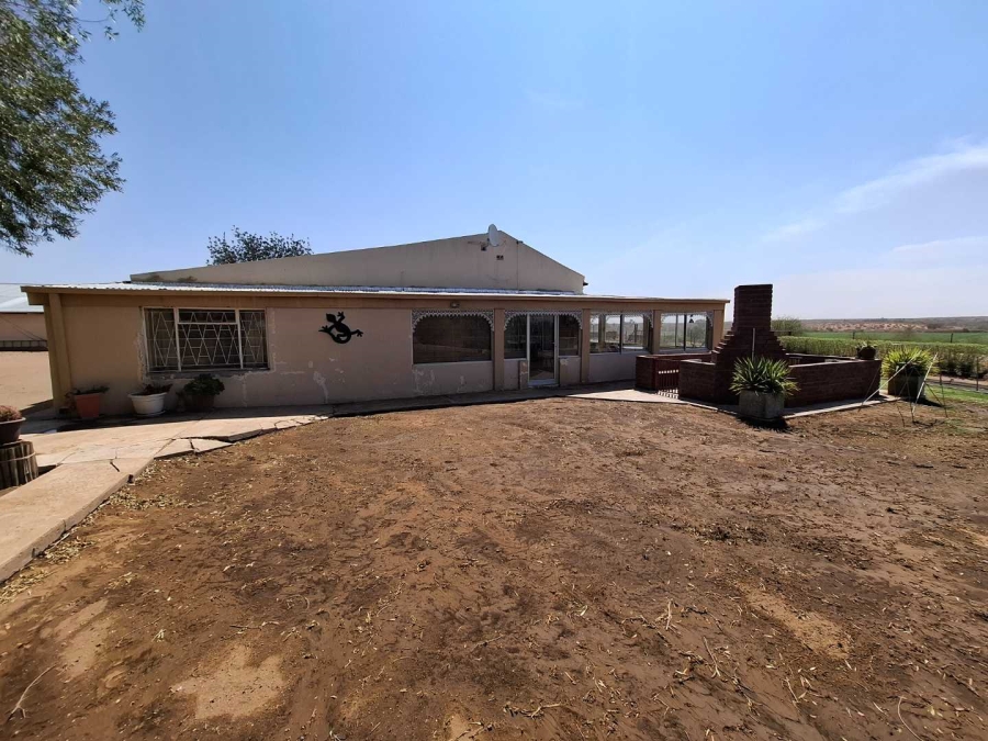 4 Bedroom Property for Sale in Karos Northern Cape